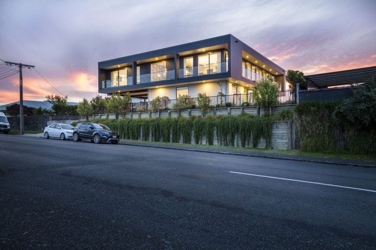 Photo of property in 8 Kowhai Street, Strandon, New Plymouth, 4312