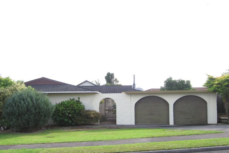 Photo of property in 8 Jillteresa Crescent, Half Moon Bay, Auckland, 2012