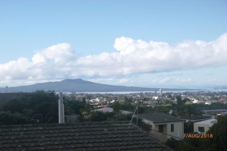 Photo of property in 53 Target Road, Totara Vale, Auckland, 0629