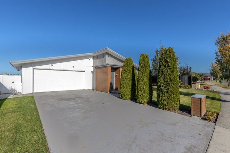 Photo of property in 60 Huntingdon Drive, Rangiora, 7400
