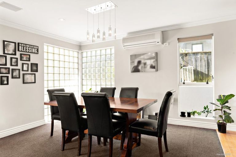 Photo of property in 8a Oteha Valley Road, Northcross, Auckland, 0632