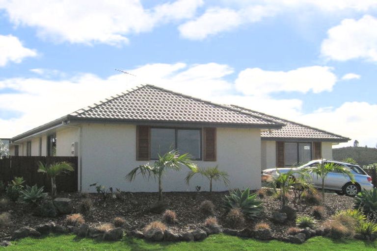 Photo of property in 55 Roberta Crescent, Orewa, 0931