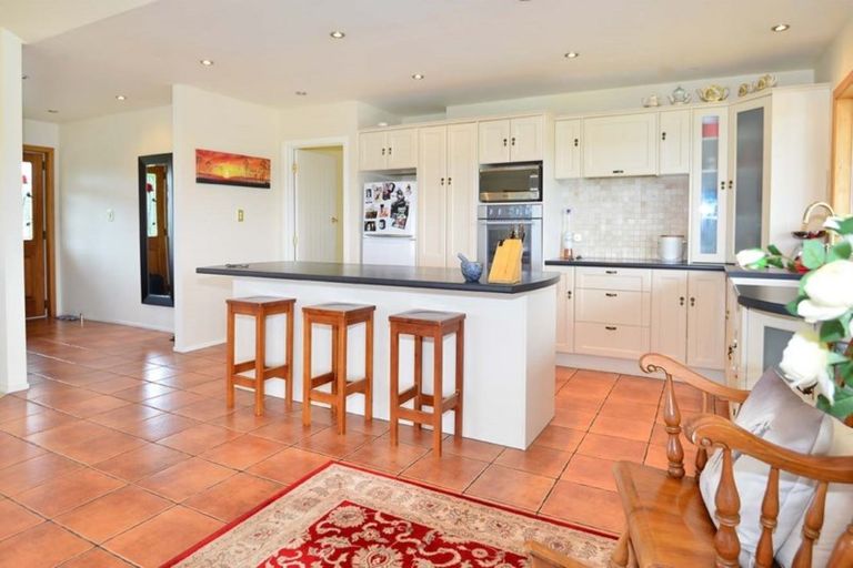 Photo of property in 118 Upper Orewa Road, Wainui, Silverdale, 0992