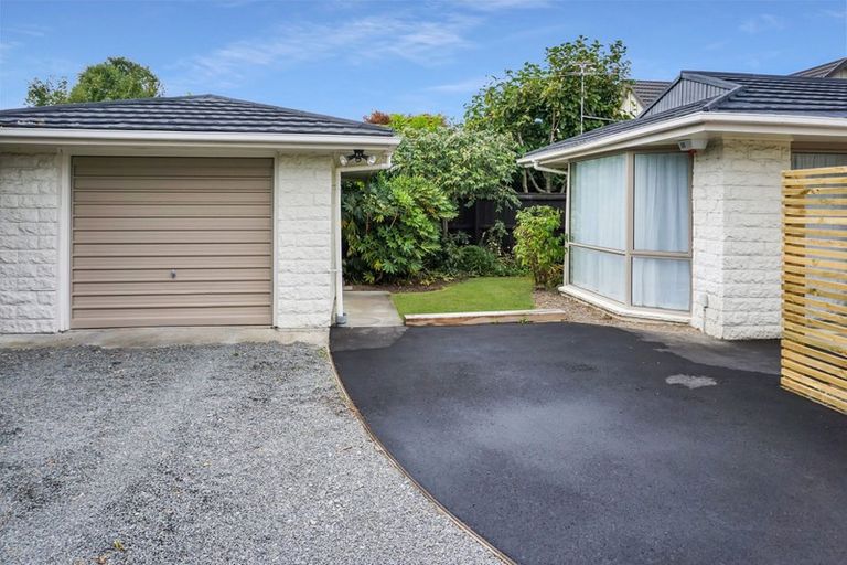 Photo of property in 2/2a Chilcombe Street, Ilam, Christchurch, 8041