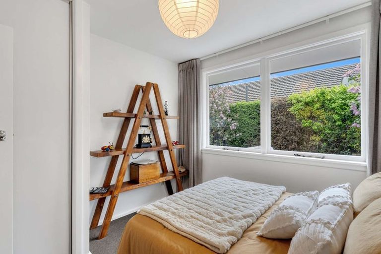 Photo of property in 33 Kent Lodge Avenue, Avonhead, Christchurch, 8042