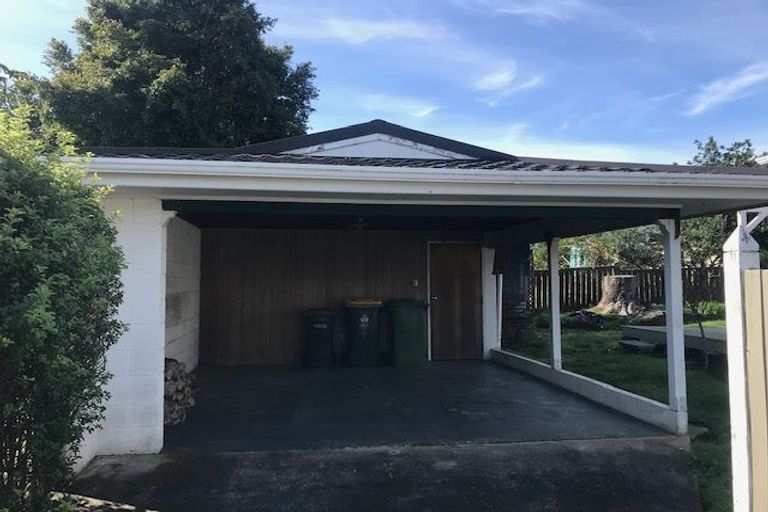 Photo of property in 2/4 Aylmer Court, Eastern Beach, Auckland, 2012