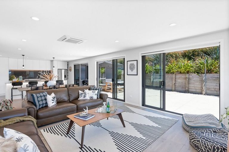 Photo of property in 6 Lambert Way, Paraparaumu, 5032