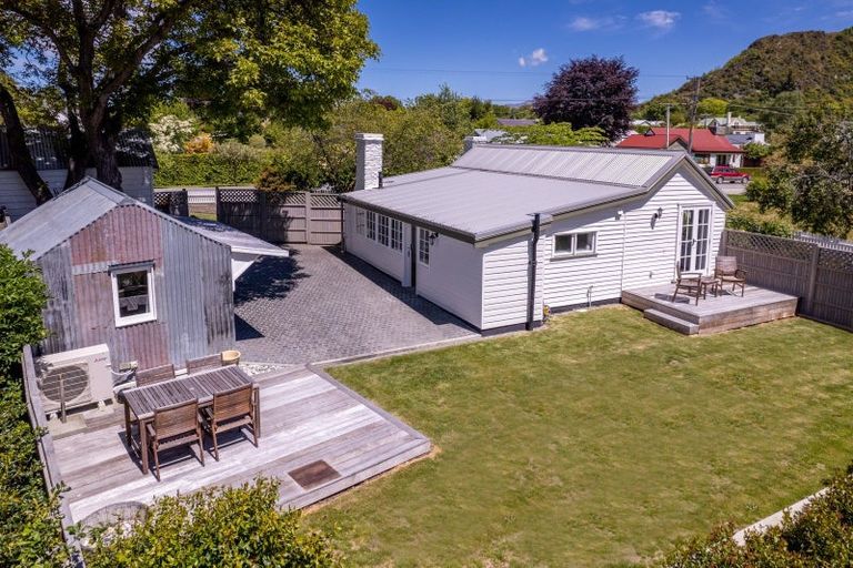 Photo of property in 17 Merioneth Street, Arrowtown, 9302