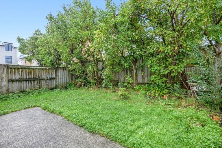 Photo of property in 12 Barnea Circle, Glen Eden, Auckland, 0602