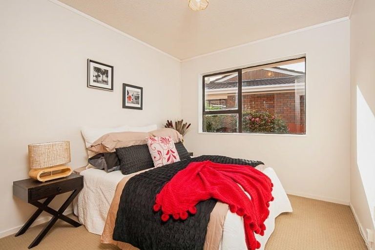 Photo of property in 8 Tate Grove, Half Moon Bay, Auckland, 2012