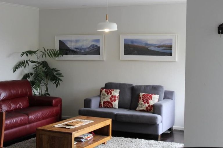 Photo of property in 18 Cave Road, Houghton Bay, Wellington, 6023