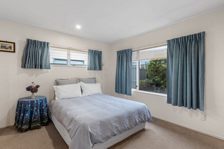 Photo of property in 2/14 Middlepark Road, Sockburn, Christchurch, 8042