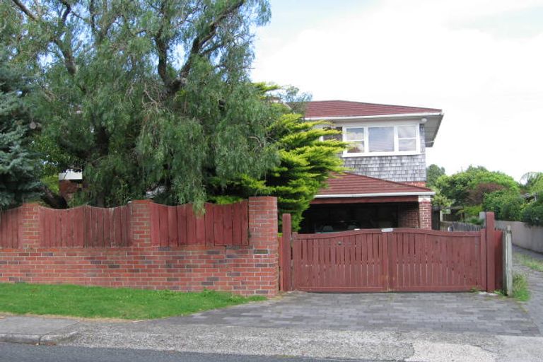 Photo of property in 1/31 Royal View Road, Te Atatu South, Auckland, 0610