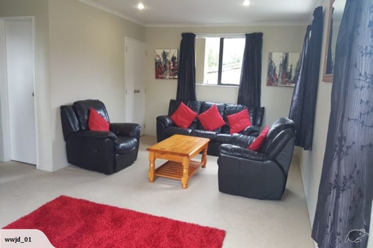 Photo of property in 32 Misty Valley Drive, Henderson, Auckland, 0612