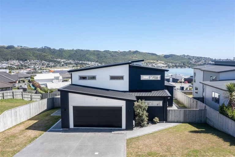 Photo of property in 78 Queen Charlotte Drive, Aotea, Porirua, 5024