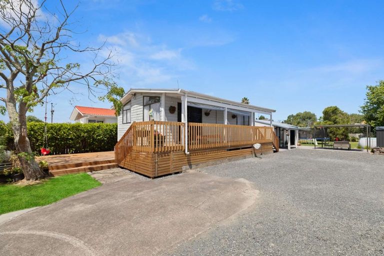 Photo of property in 16 Te Moau Avenue, Parakai, 0830
