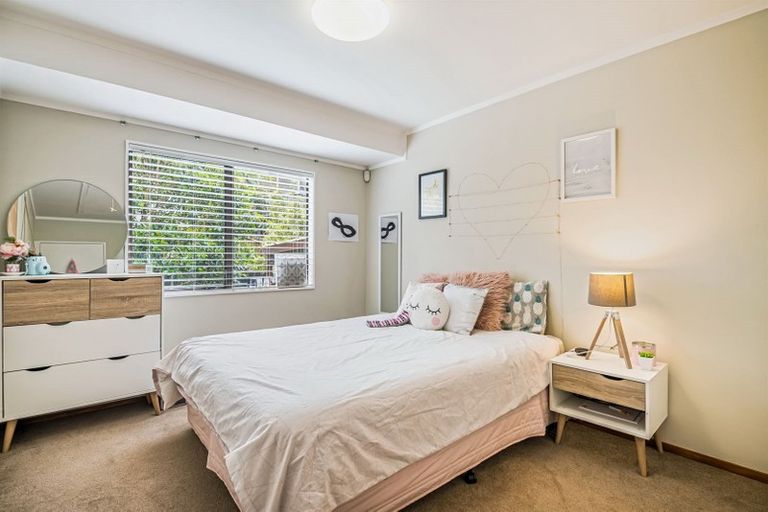 Photo of property in 1/41 Target Road, Totara Vale, Auckland, 0629