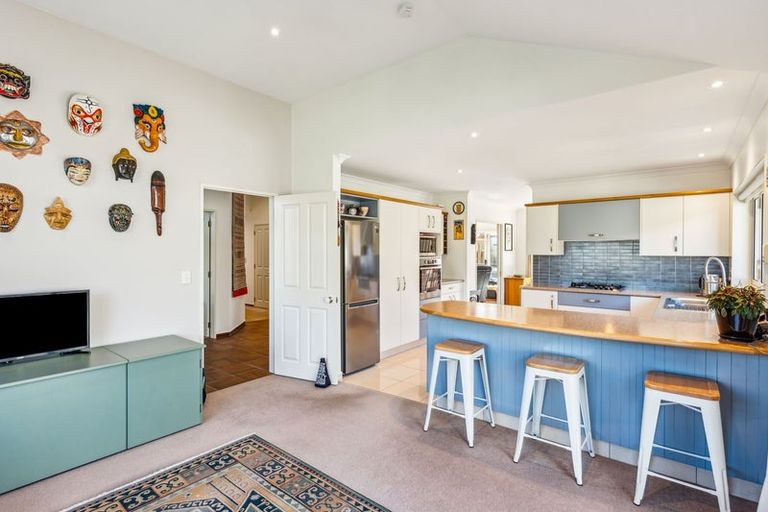 Photo of property in 194 Milne Drive, Paraparaumu, 5032