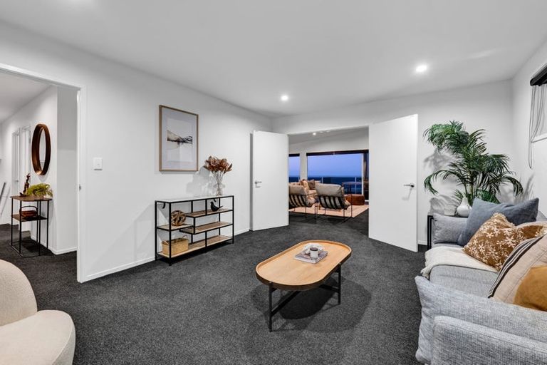 Photo of property in 14 Shearer Drive, Oakura, 4314