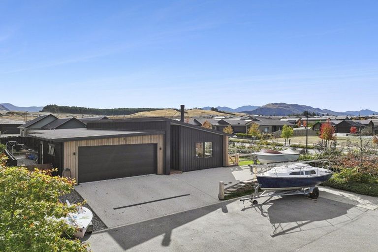 Photo of property in 3 Mount Prospect Lane, Wanaka, 9305