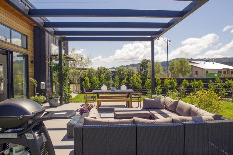 Photo of property in 2 Romeo Place, Whitianga, 3510