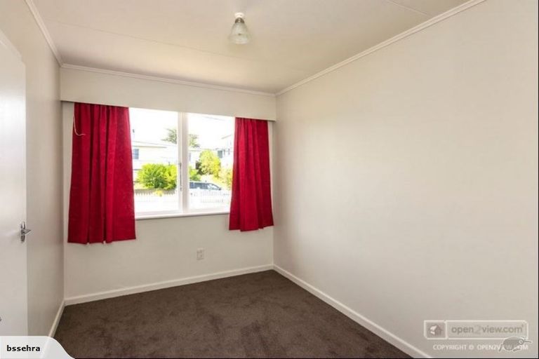 Photo of property in 39 Baylands Drive, Newlands, Wellington, 6037