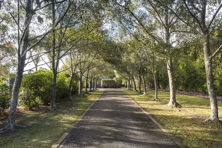 Photo of property in 38 Titirangi Drive, Fitzherbert, Palmerston North, 4471