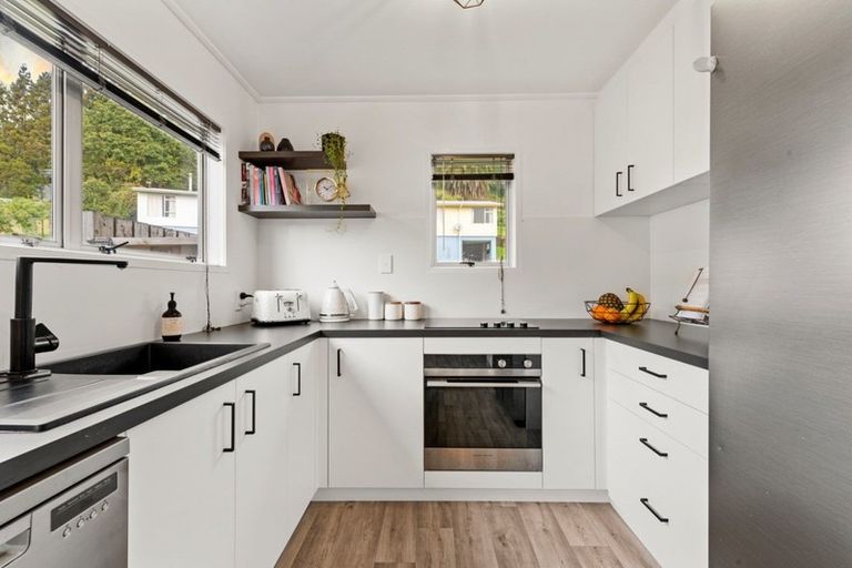 Photo of property in 28 Dingadee Street, Welcome Bay, Tauranga, 3112