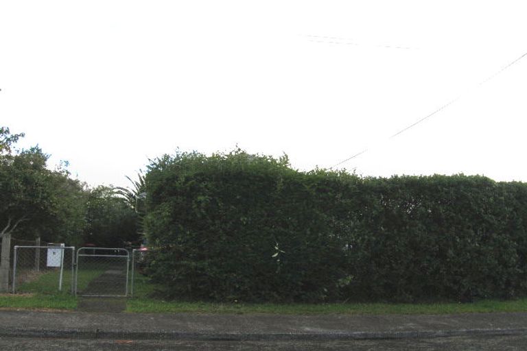 Photo of property in 6 Norma Avenue, Te Atatu South, Auckland, 0610