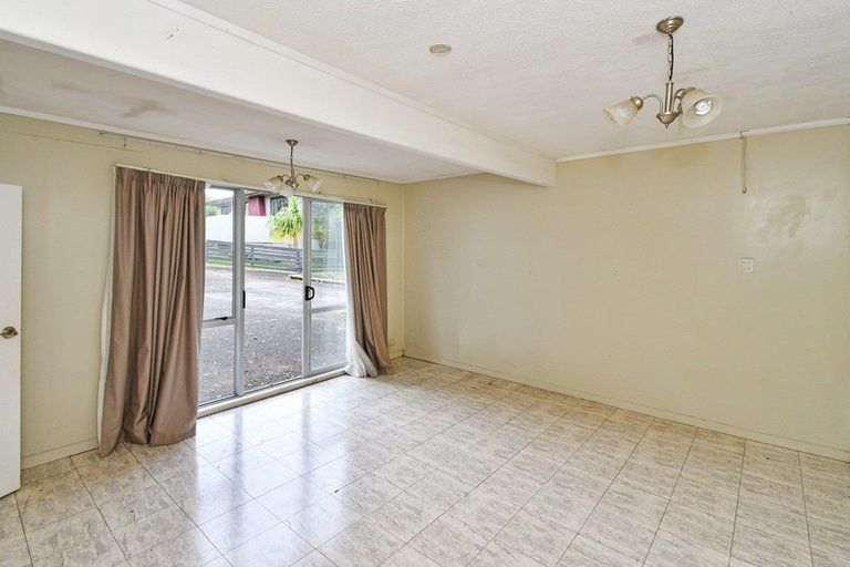 Photo of property in 20 Ganymede Place, Half Moon Bay, Auckland, 2012