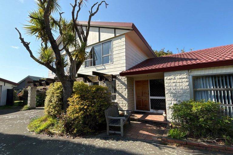 Photo of property in 11 Witbrock Crescent, Burnside, Christchurch, 8053