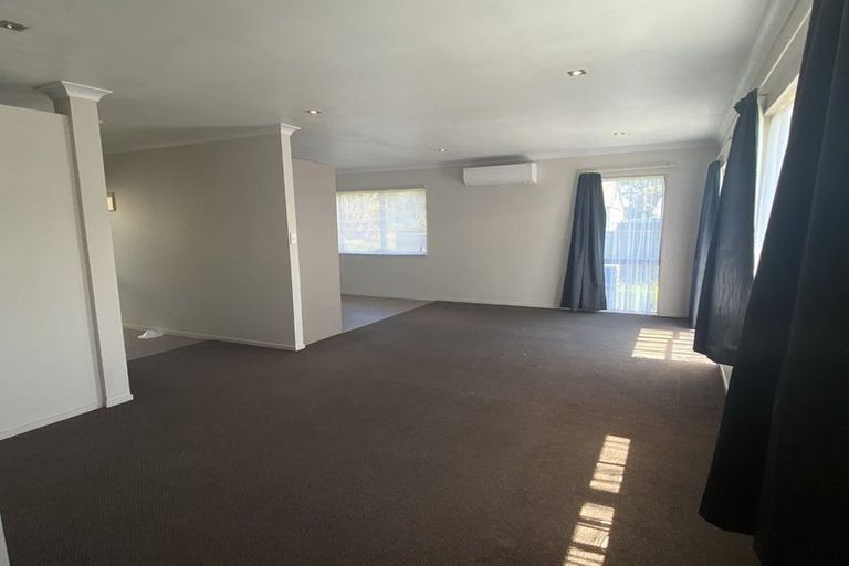 Photo of property in 61 Lipscombe Crescent, Havelock North, 4130