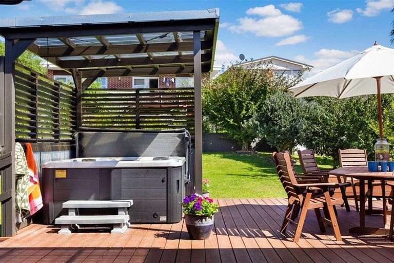 Photo of property in 21a Alexander Street, Cockle Bay, Auckland, 2014