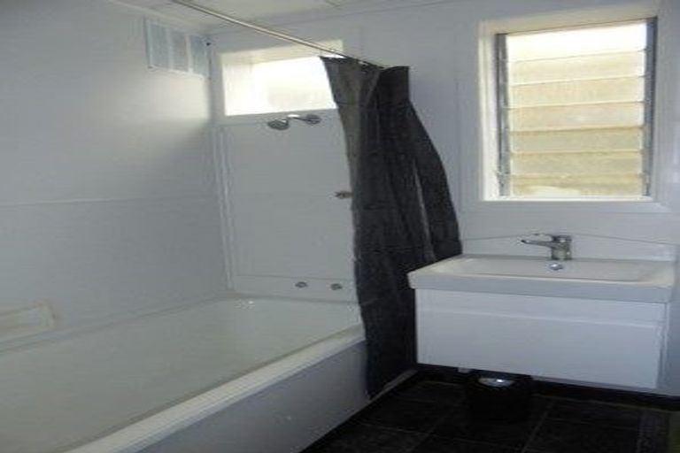 Photo of property in 25 Burrows Avenue, Karori, Wellington, 6012