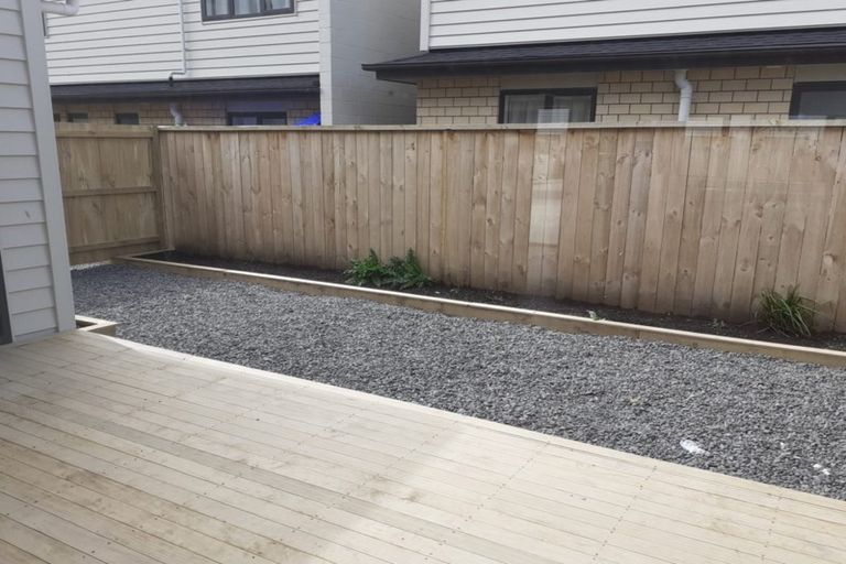 Photo of property in 20 Millcroft Lane, Ranui, Auckland, 0612