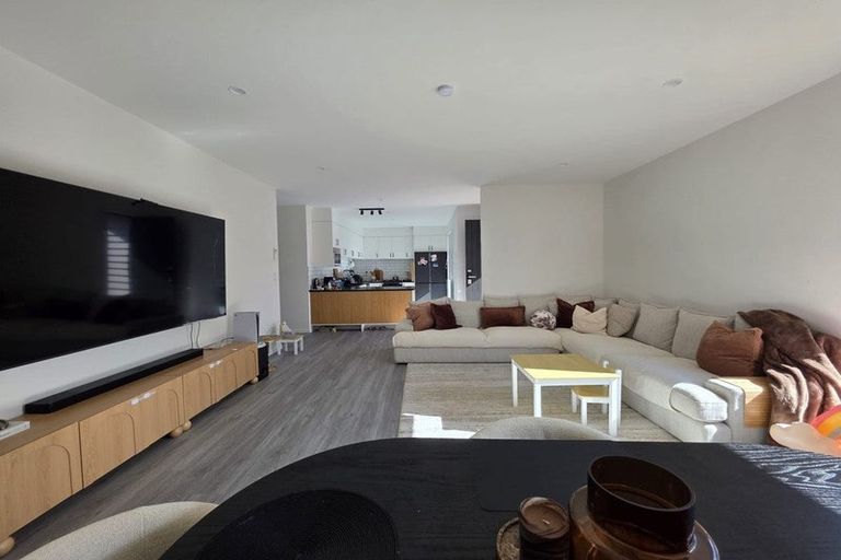 Photo of property in 14a Riserra Drive, Ranui, Auckland, 0612