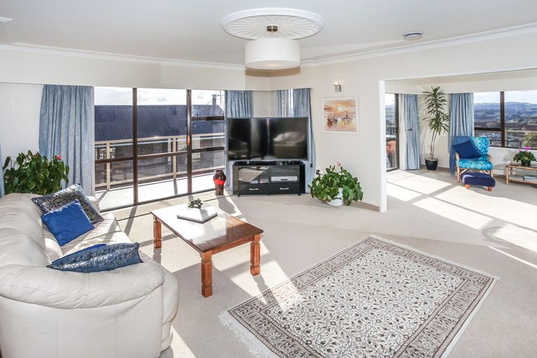 Photo of property in 6 Tremen Place, Pukekohe, 2120