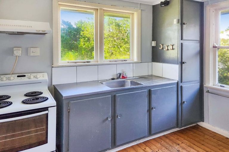 Photo of property in 9 Taupiri Crescent, Titahi Bay, Porirua, 5022