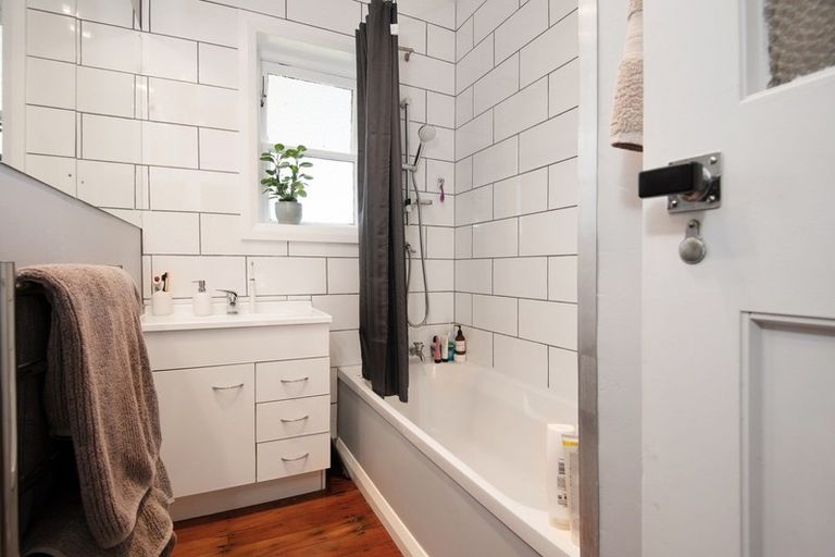 Photo of property in 76 Savage Crescent, West End, Palmerston North, 4412