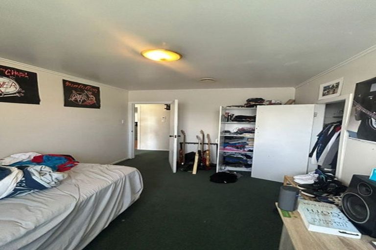 Photo of property in 4 Hereford Street, Te Atatu Peninsula, Auckland, 0610