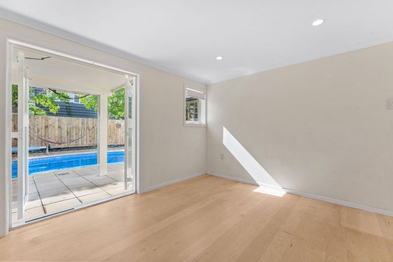 Photo of property in 1a Muritai Road, Milford, Auckland, 0620