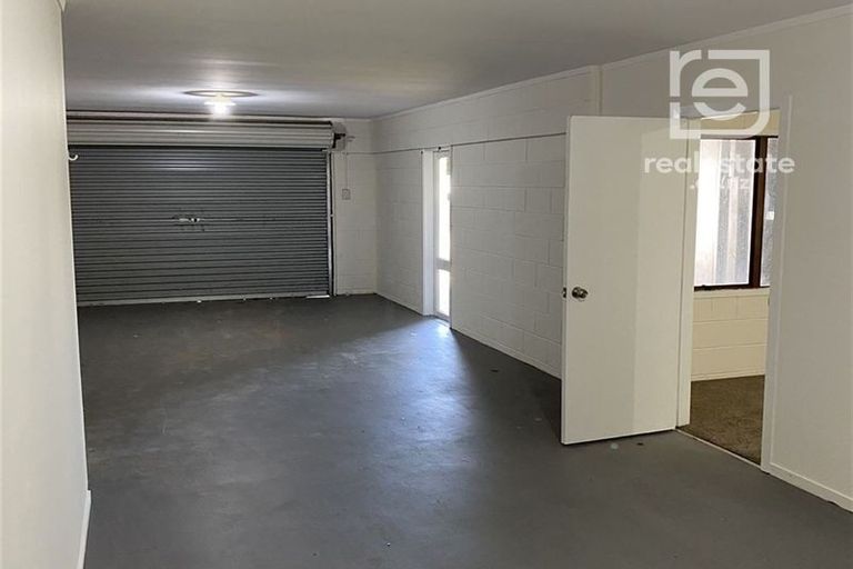 Photo of property in 68 Gossamer Drive, Pakuranga Heights, Auckland, 2010