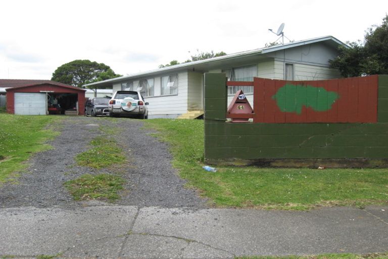 Photo of property in 64 Windrush Close, Mangere, Auckland, 2022