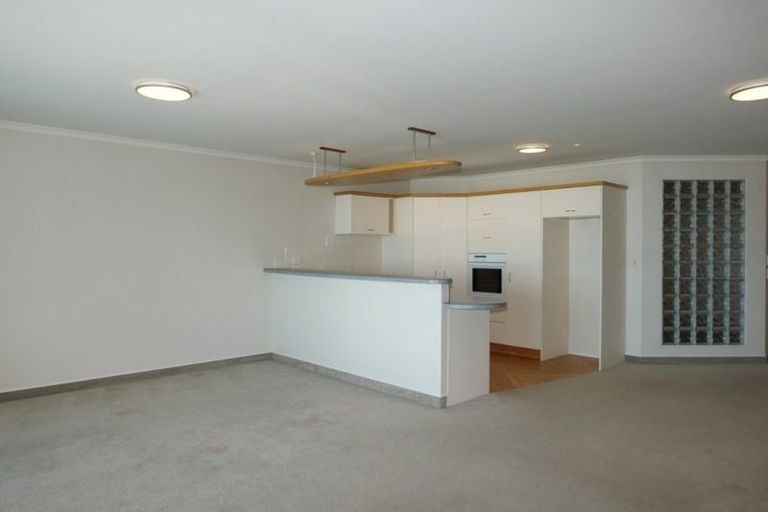 Photo of property in Ocean Apartments, 44-46 Marine Parade, Paraparaumu Beach, Paraparaumu, 5032