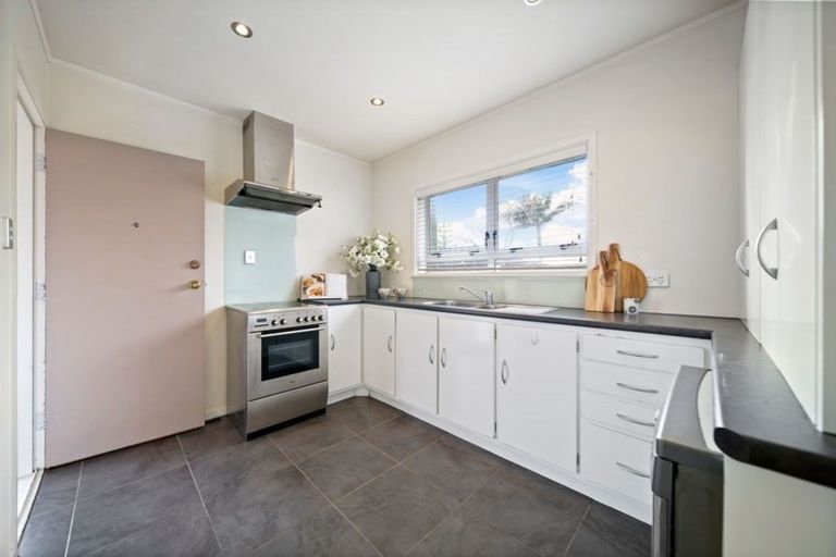 Photo of property in 2a Kurnell Drive, Botany Downs, Auckland, 2010