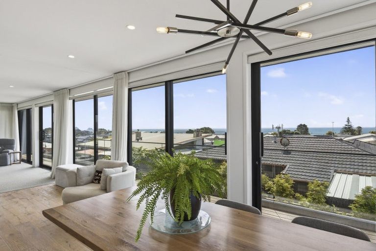 Photo of property in 8 Kowhai Street, Strandon, New Plymouth, 4312