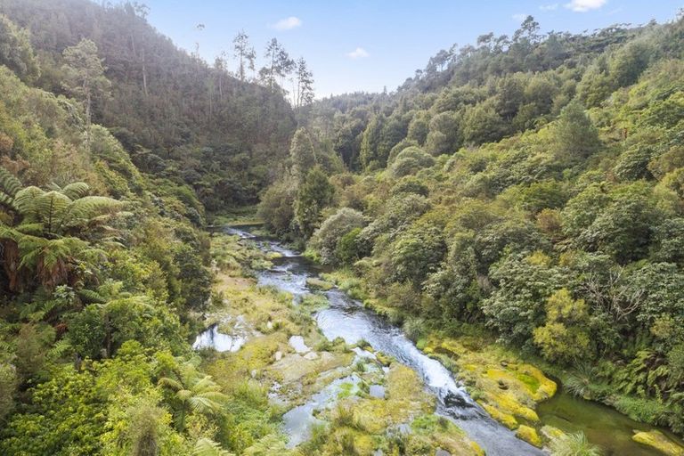 Photo of property in 21 Sarona Park Drive, Omanawa, 3171