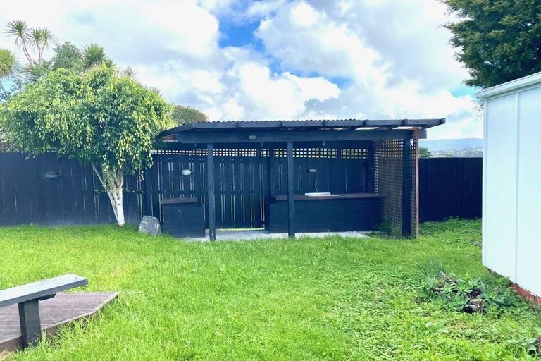 Photo of property in 240e Great North Road, Henderson, Auckland, 0612