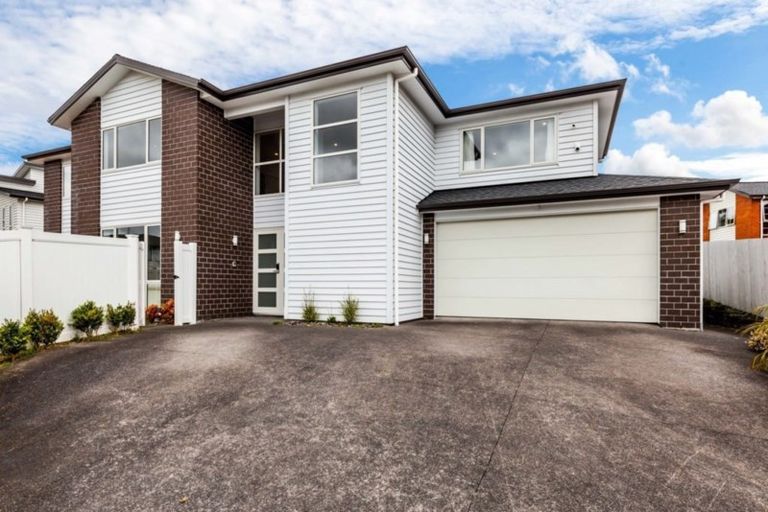 Photo of property in 64 Huntington Park Drive, Greenhithe, Auckland, 0632