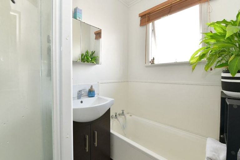 Photo of property in 245 Vipond Road, Stanmore Bay, Whangaparaoa, 0932